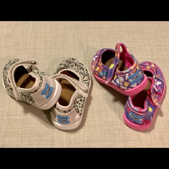 🌺 2 Pairs of Toms Maryjanes 🌸 Toddler Sz 5 - Picture 2 of 7